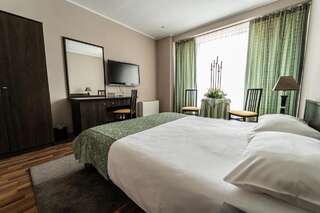 Отель Hotel Trotuş Онешти Улучшенный двухместный номер с 1 кроватью-1